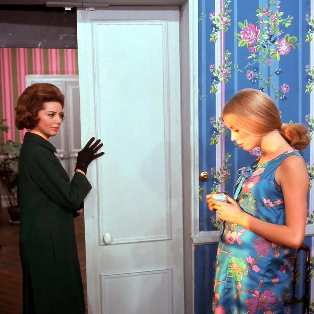 stylish-french-films-umbrellas-cherbourg