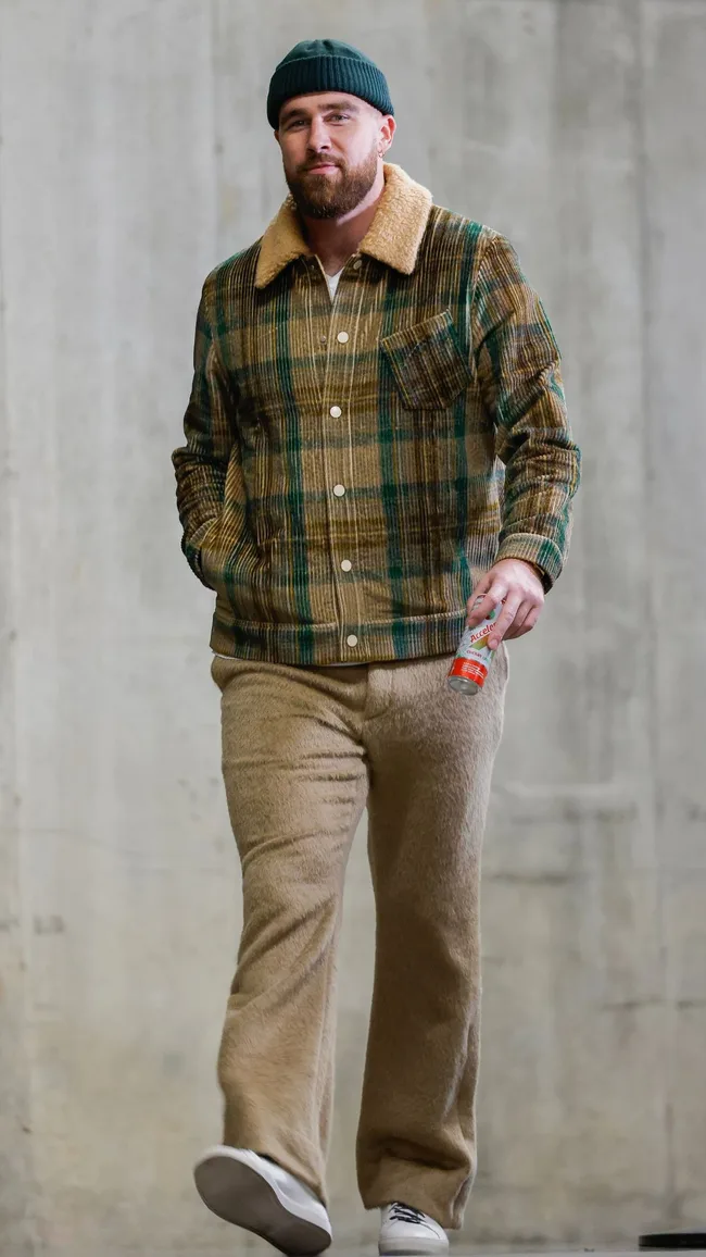 travis-kelce-best-looks-outfits-style-plaid-shirt