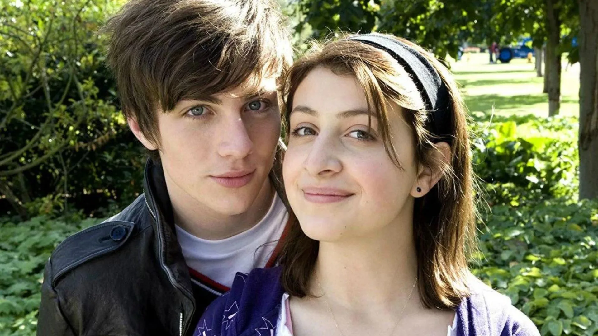 angus-thongs-perfect-snogging