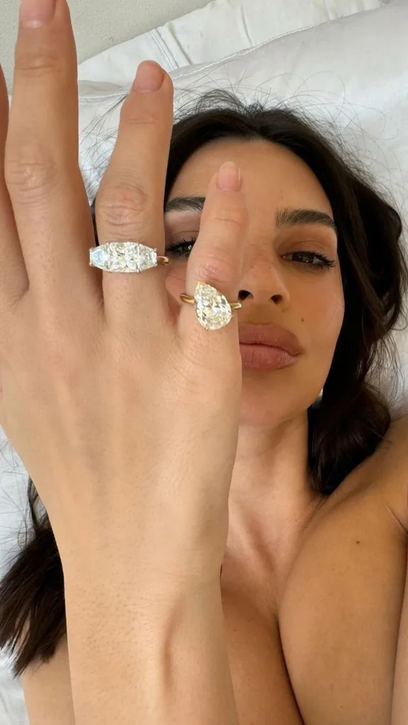 divorce-party-ideas-divorce-ring-emily-ratajkowski