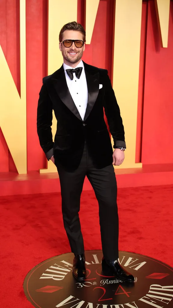 glen-powell-vanity-fair-oscars-party-2024