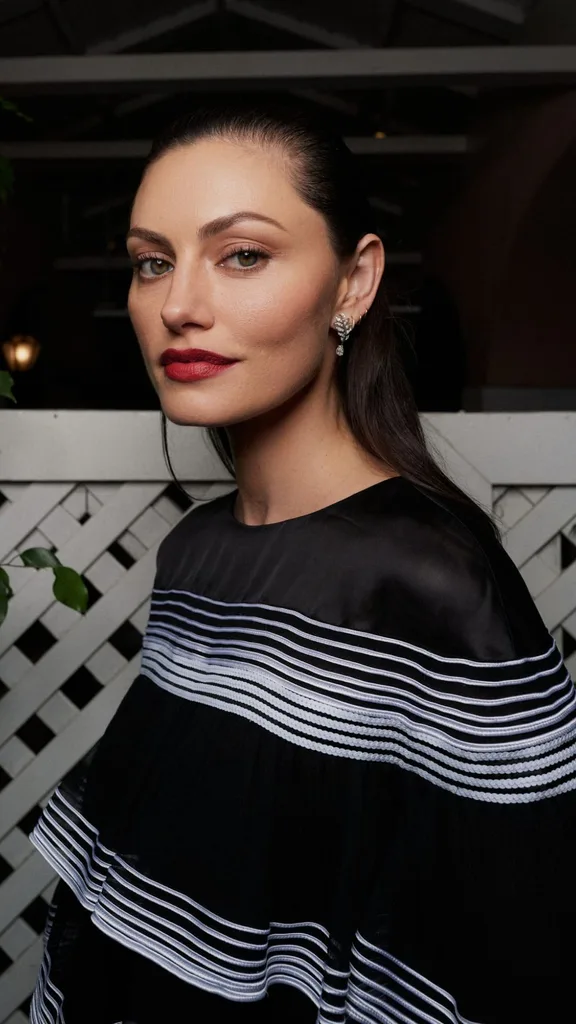 phoebe-tonkin-chanel