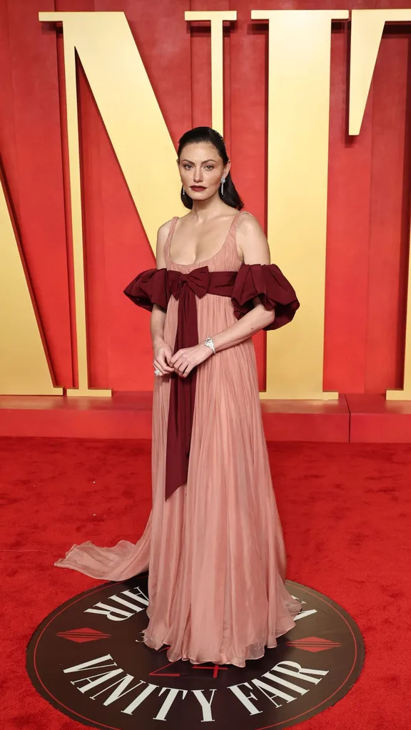 phoebe-tonkin-vanity-fair-oscars-party-2024