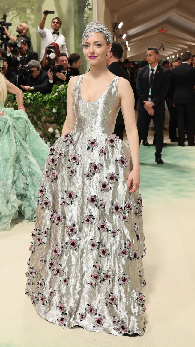 Amanda Seyfried arrives at the 2024 Met Gala.