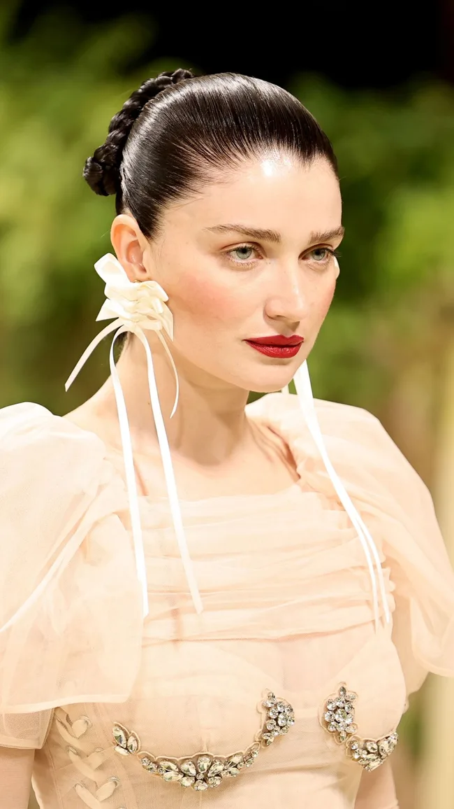 met-gala-beauty-looks-eve-hewson