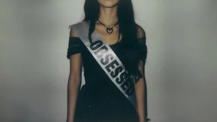 olivia rodrigo wears a sash that reads 'obsessed'