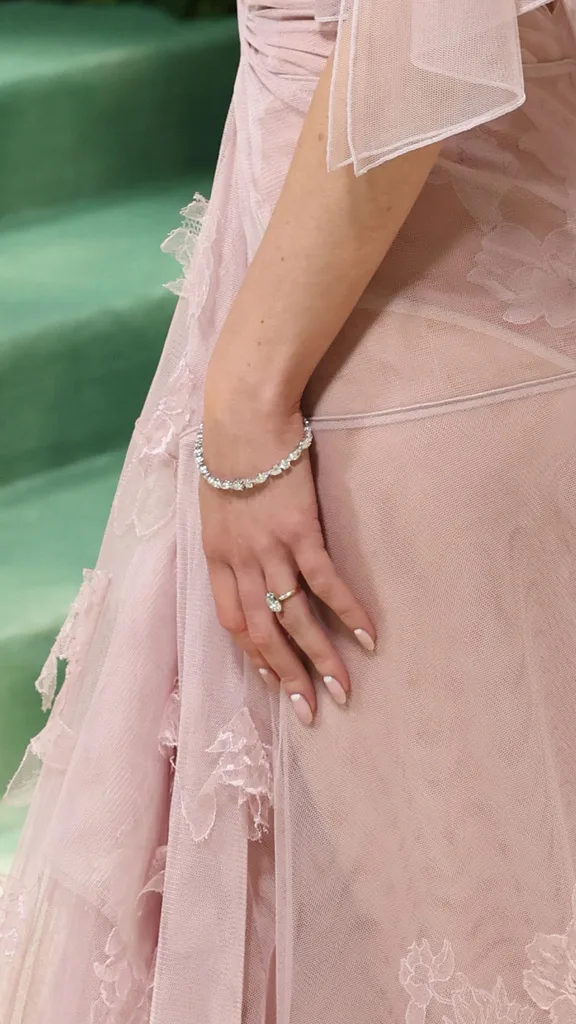 phoebe dynevor shows engagement ring at met gala