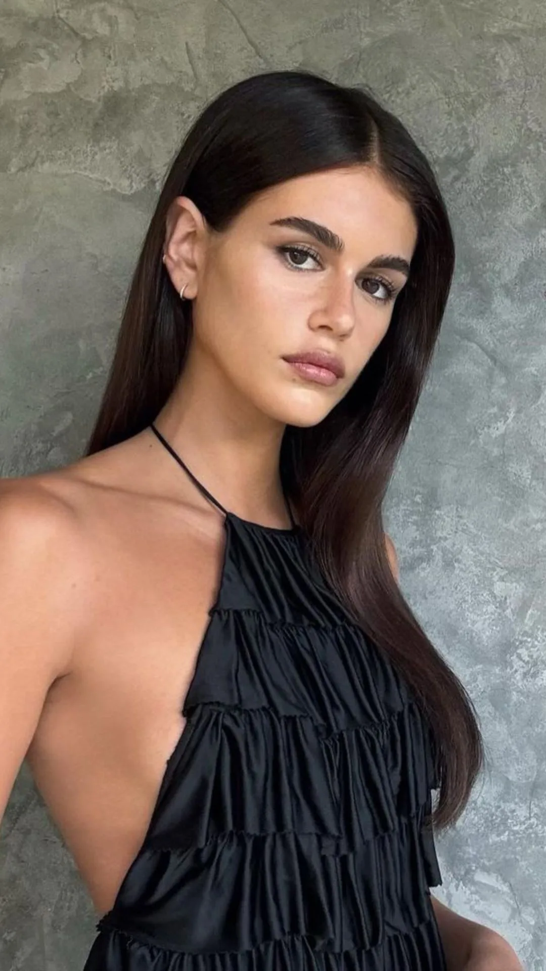 kaia gerber brown hair brunette 2024