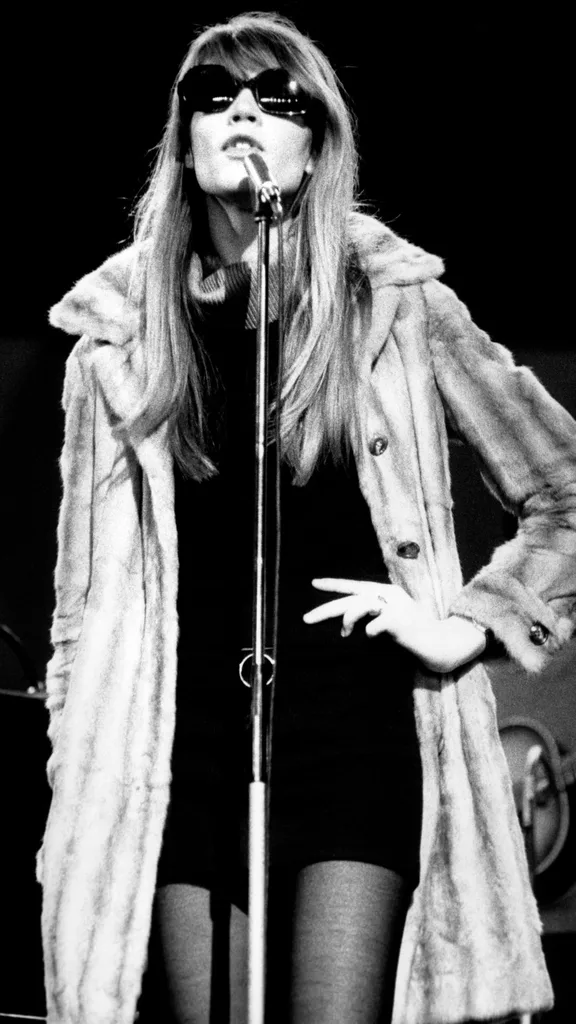 francoise hardy performing