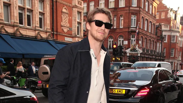 joe alwyn out to dinner in london 2024