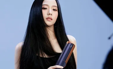 Jisoo using a Dyson Airstrait