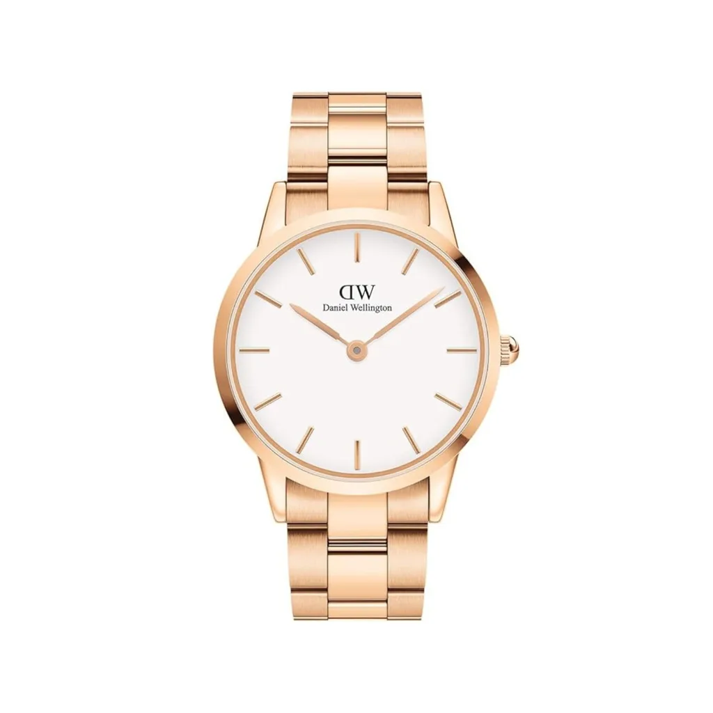 Daniel Wellington Iconic Watch in Rose Gold/Eggshell shows why the Swedes are masters of minimalism and we love the simplicity of this timepiece from Daniel Wellington. Plated in soft rose gold with a comfortable three-piece link, it’s quiet luxury at its finest. 