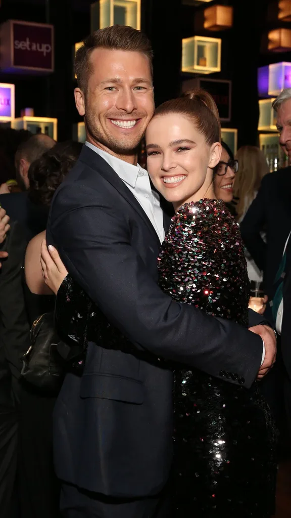 Glen Powell and Zoey Deutch.