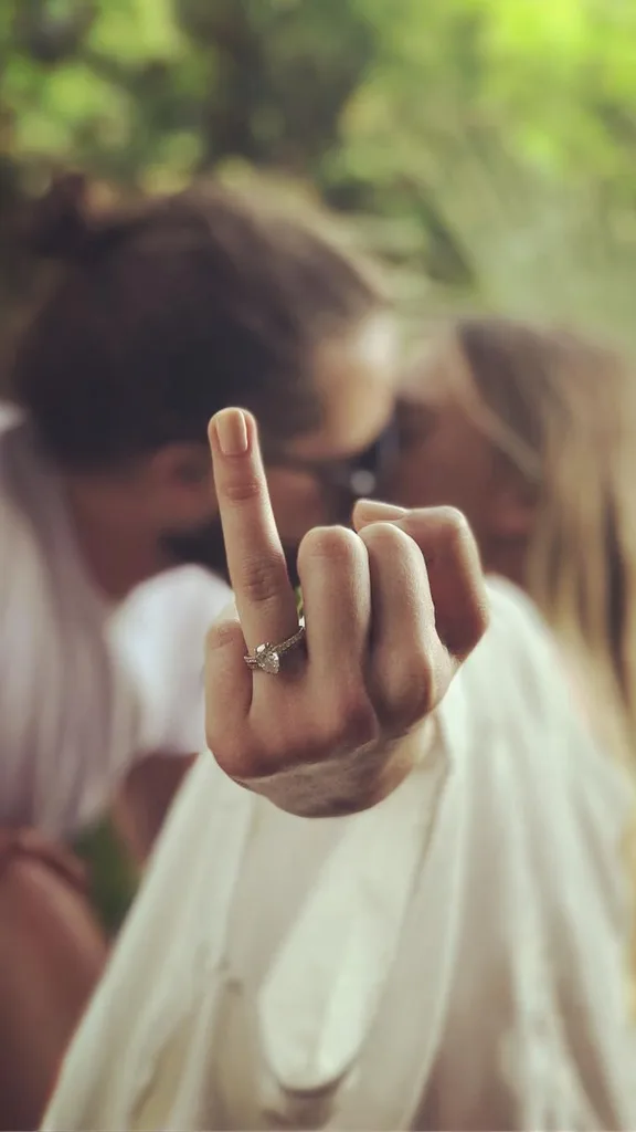 Margot Robbie's engagement ring.