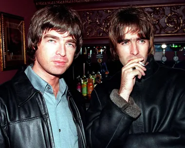 oasis brothers liam and noel gallagher in the 90s