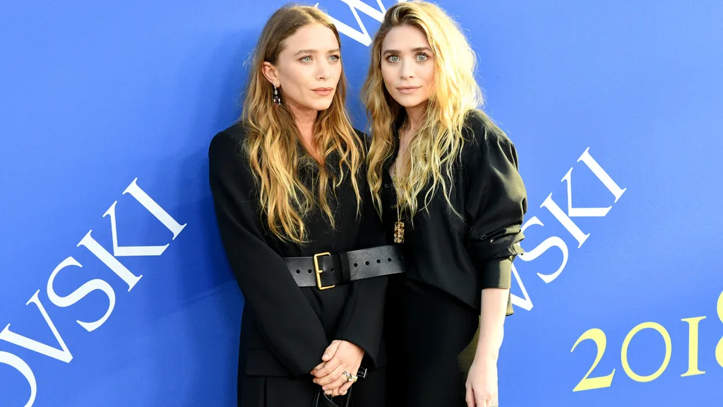 Mary-Kate and Ashley Olsen short girl fashion tips