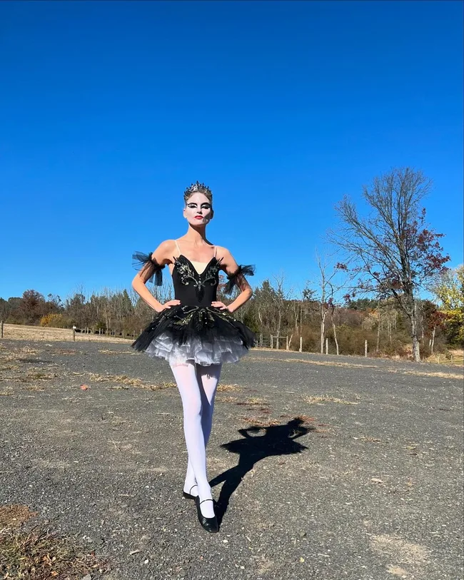 martha hunt dressed as black swan for halloween 2024