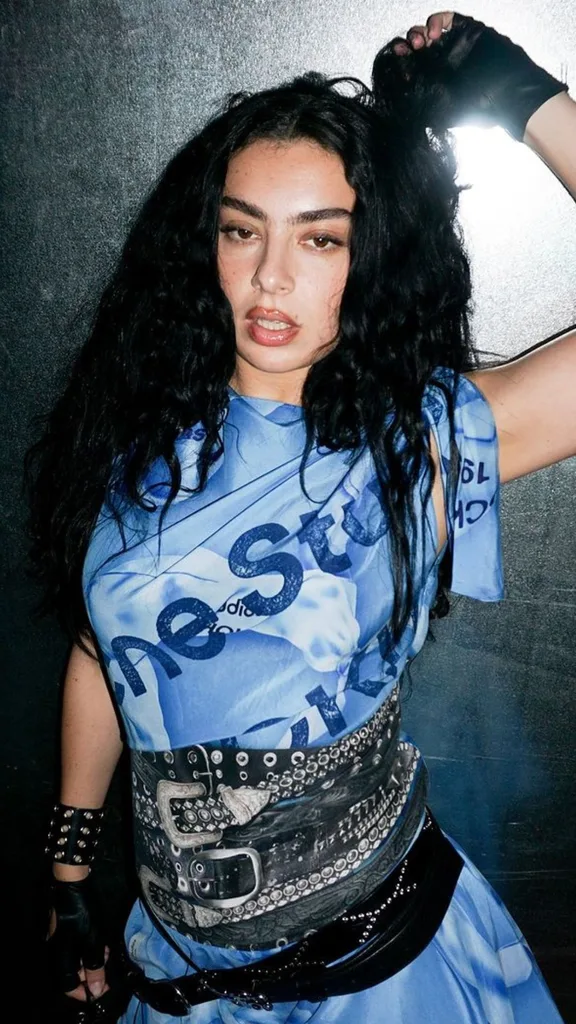 Charli XCX hair look
