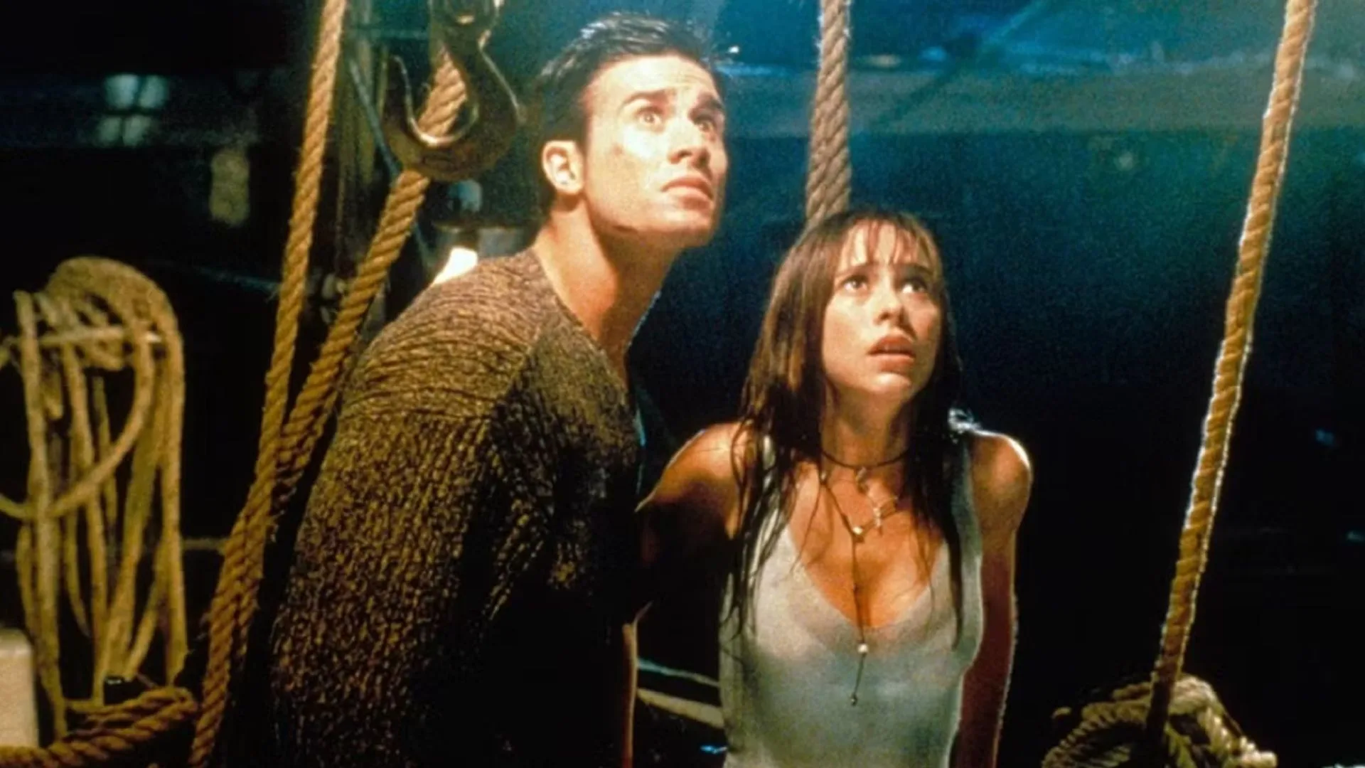 Jennifer Love Hewitt and Freddie Prinze Jr. in the 1997 slasher I Know What You Did Last Summer 