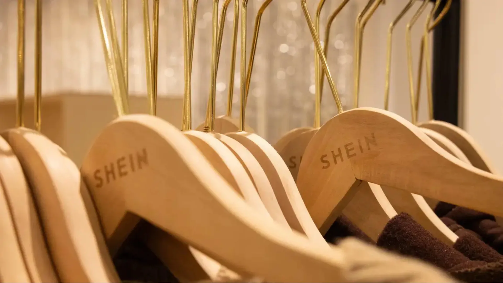 Untitled-design-33 ファストファッションは進化しているのでしょうか、それとも単に速くなっているだけなのでしょうか?