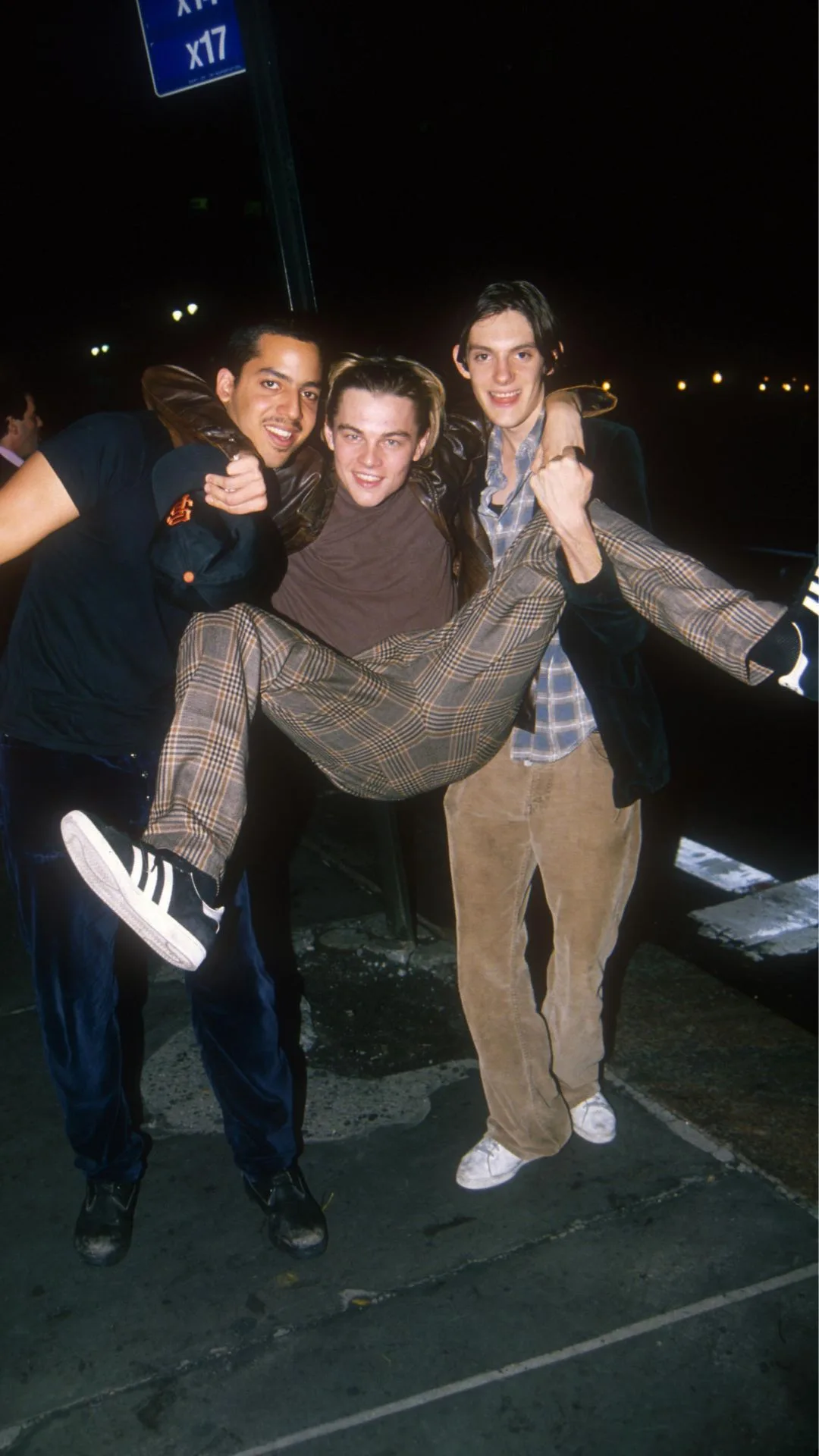 leonard dicaprio with friends and pussy posse members david blained and lukas haas in new york city in 1995