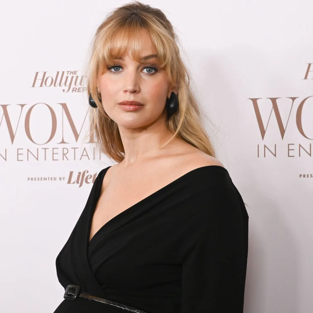 Jennifer Lawrence with the puffy bangs 2025 hair trend