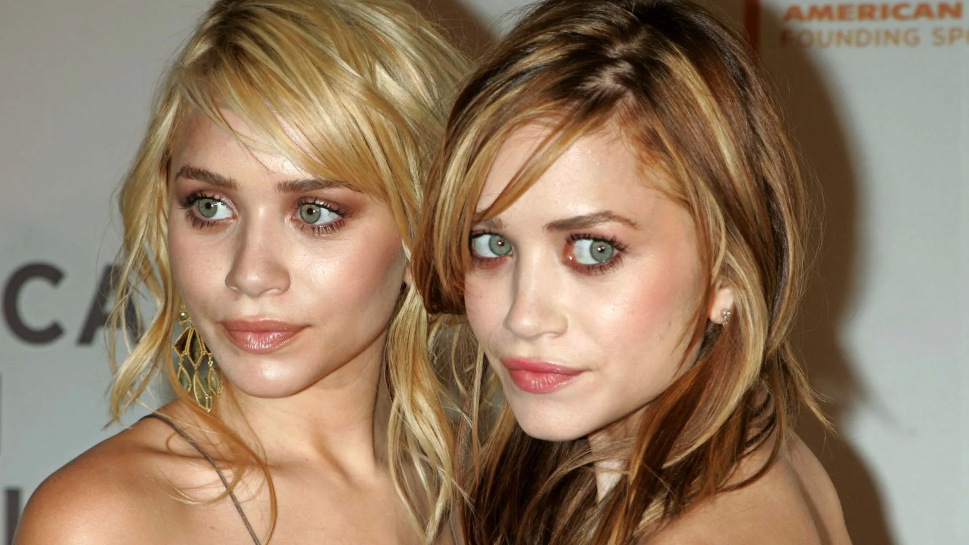 Actresses Ashley Olsen and Mary-Kate Olsen pose at the gala premiere of "New York Minute" during the 2004 Tribeca Film Festival at Tribeca Performing Arts Center May 4, 2004 in New York City. 