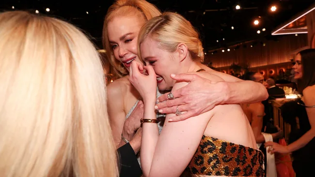 behind the scenes golden globes photos show nicole kidman and elle fanning having an emotional reunion