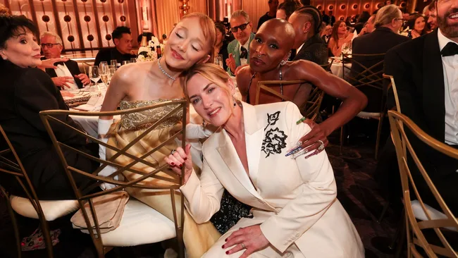 golden globes 2025 behind the scenes kate winslet poses with ariana grande and cynthia erivo