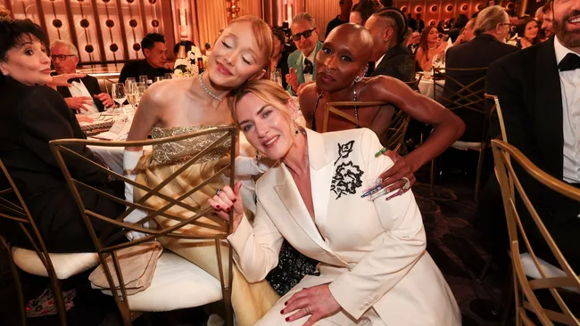 golden globes 2025 behind the scenes kate winslet poses with ariana grande and cynthia erivo