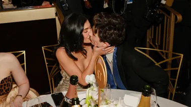 kylie jenner and timothee chalamet kiss at the golden globes 2025