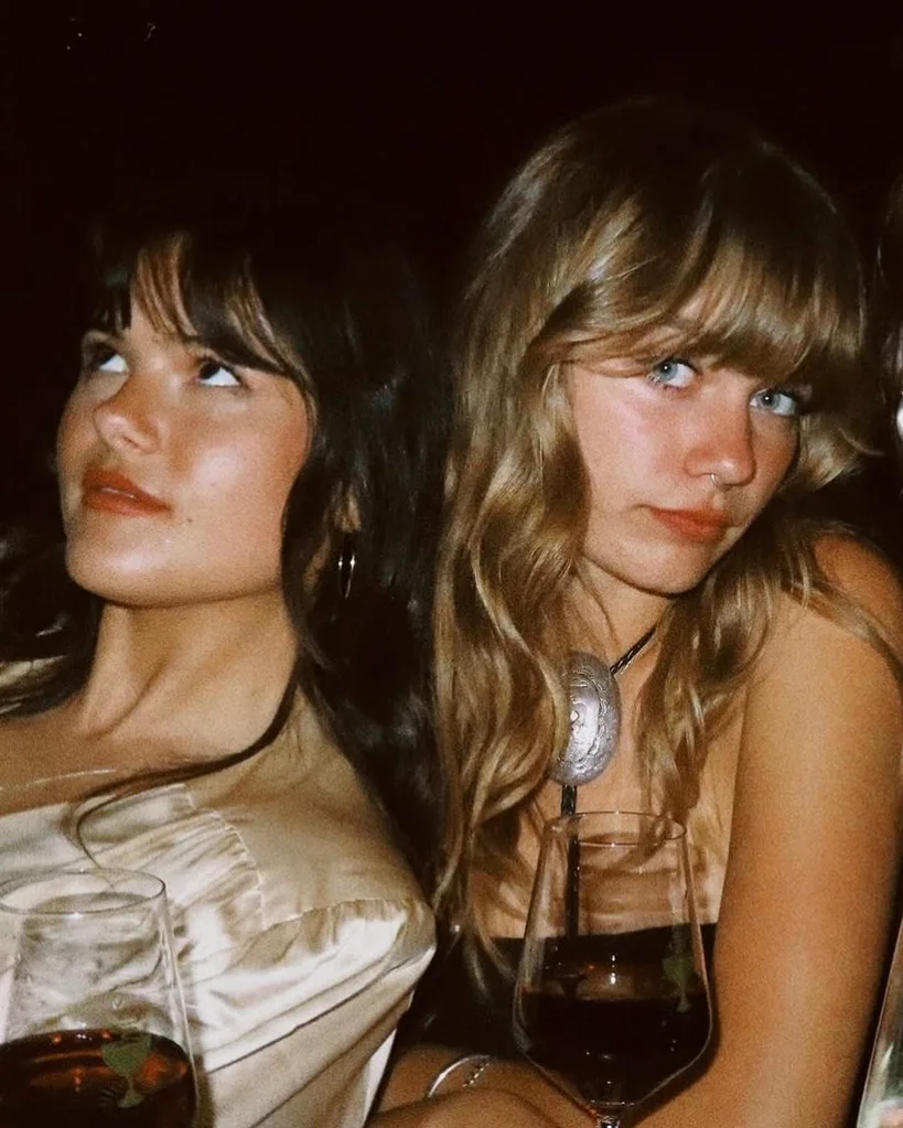 mia hewitt with her bandmate
