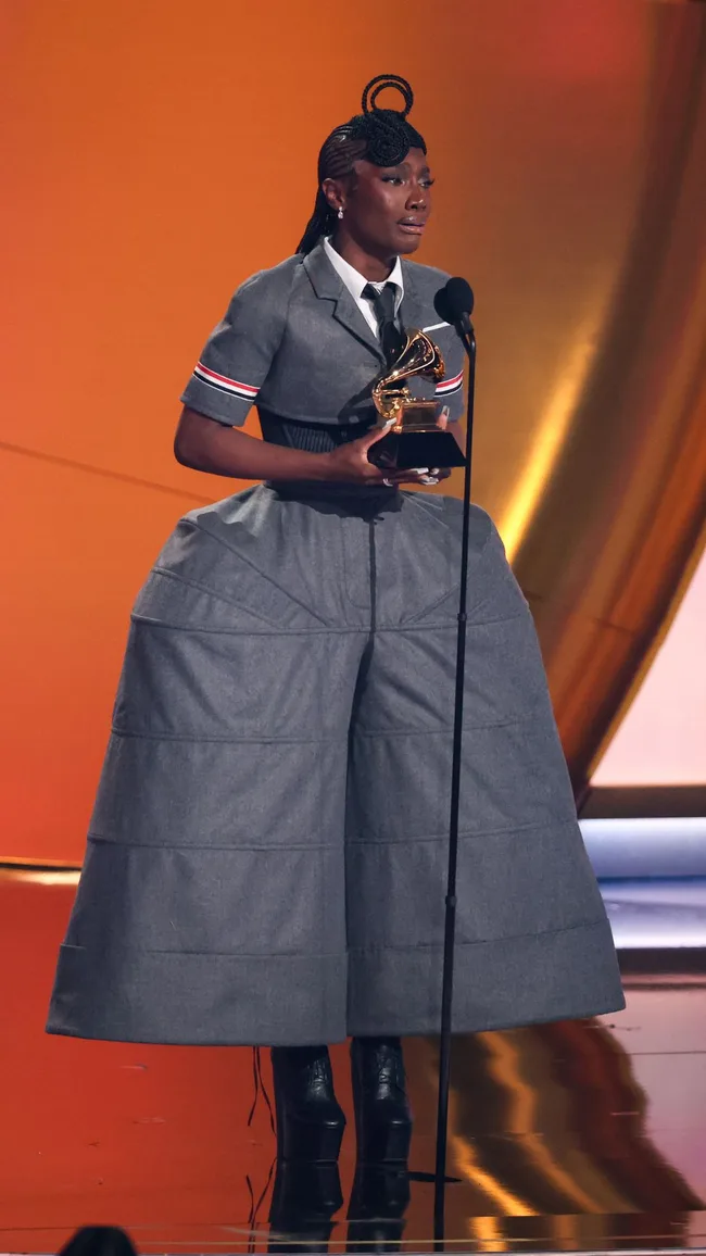 doechii grammys award acceptance outfit