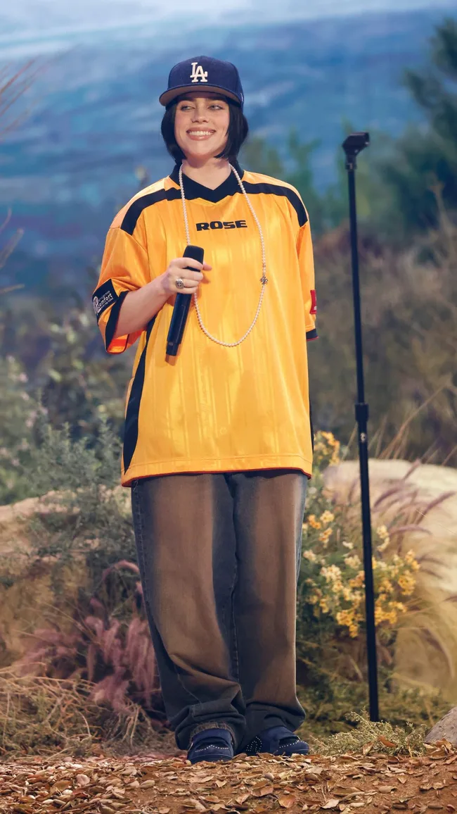 billie eilish grammys performance outfit
