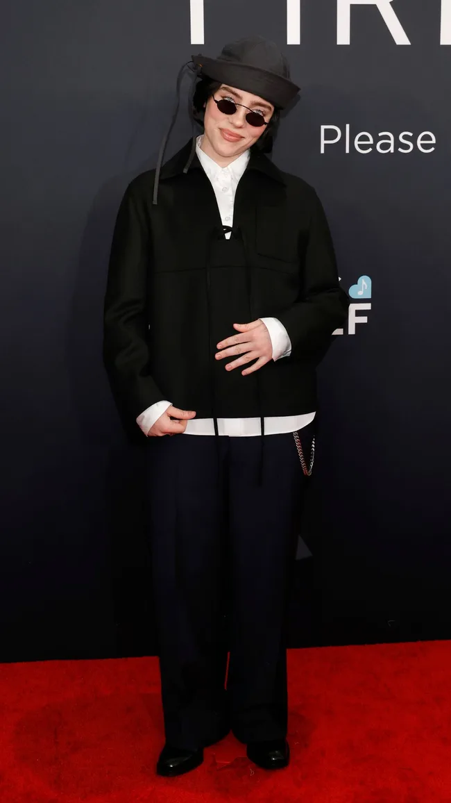 billie eilish wears a black sailor hat on the grammys red carpet 2025