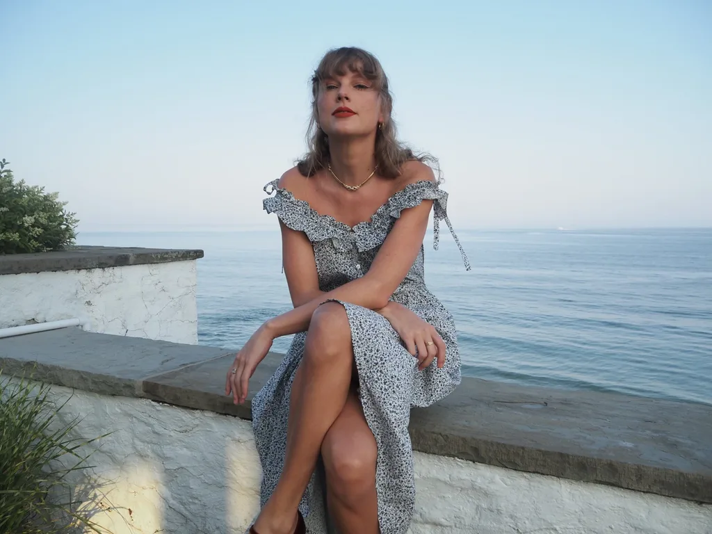 taylor swift date night dress Taylor Swift's Flattering Fleur du Mal Date Night Dress Is Back in Stock