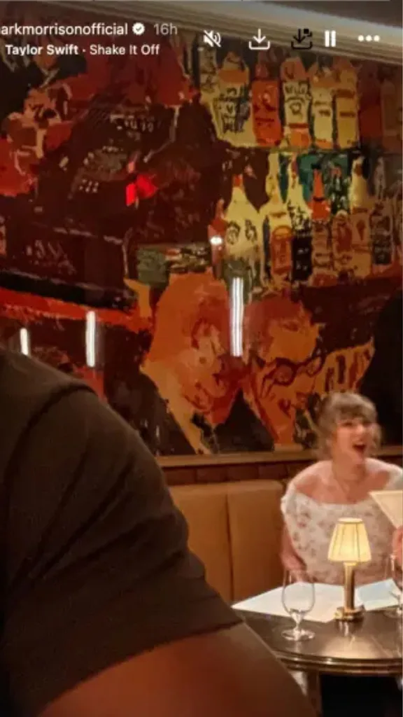 Taylor Swift at dinner with Travis Kelce