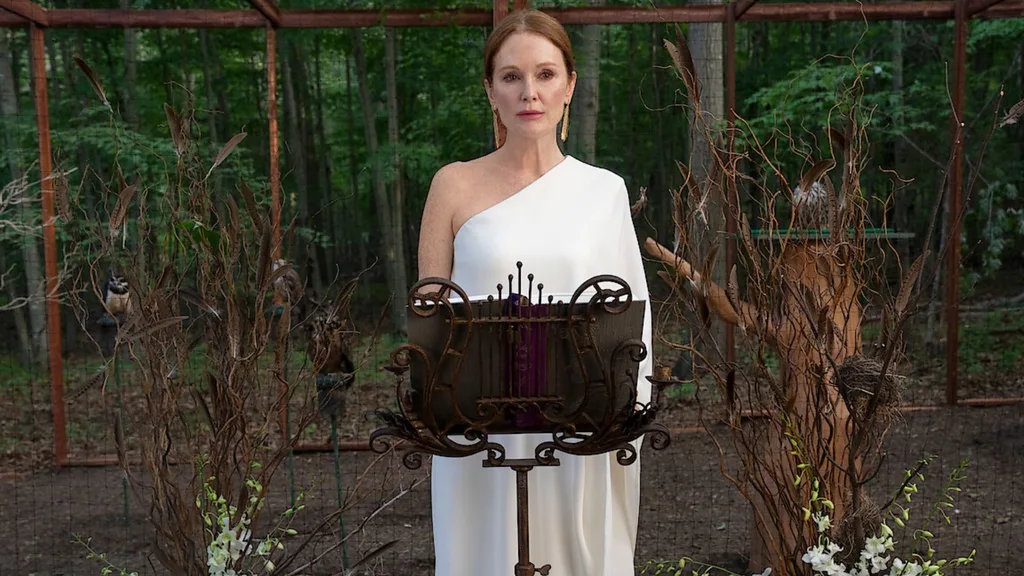 Julianne Moore in Sirens