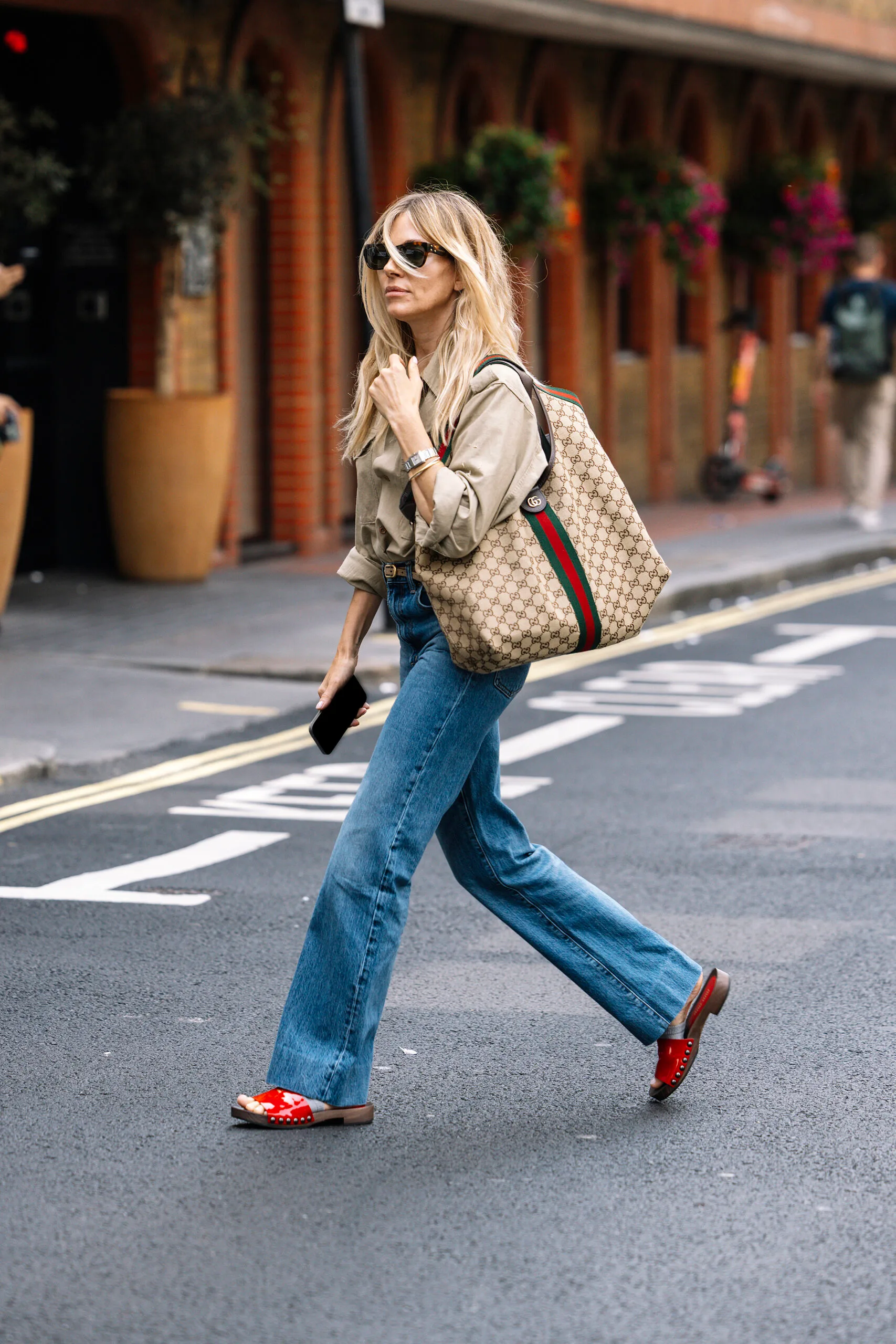 Sienna Miller wearing Gucci bag