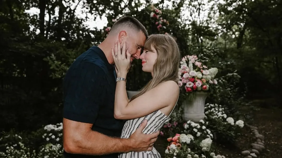taylor swift engagement photo