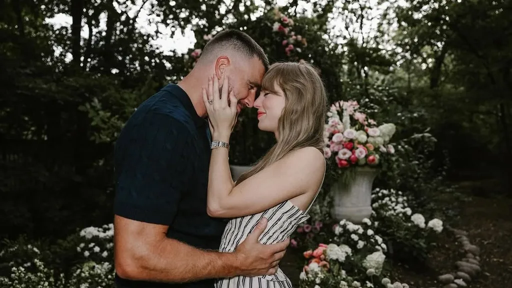 taylor swift engagement photo