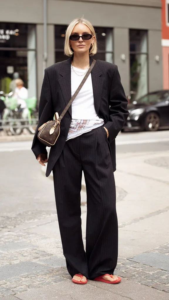 woman wearing black suit and orange thongs
