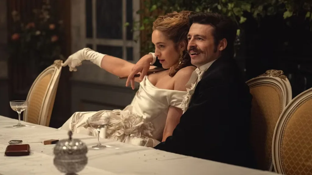 Danielle Galligan as Lady Olivia Hedges