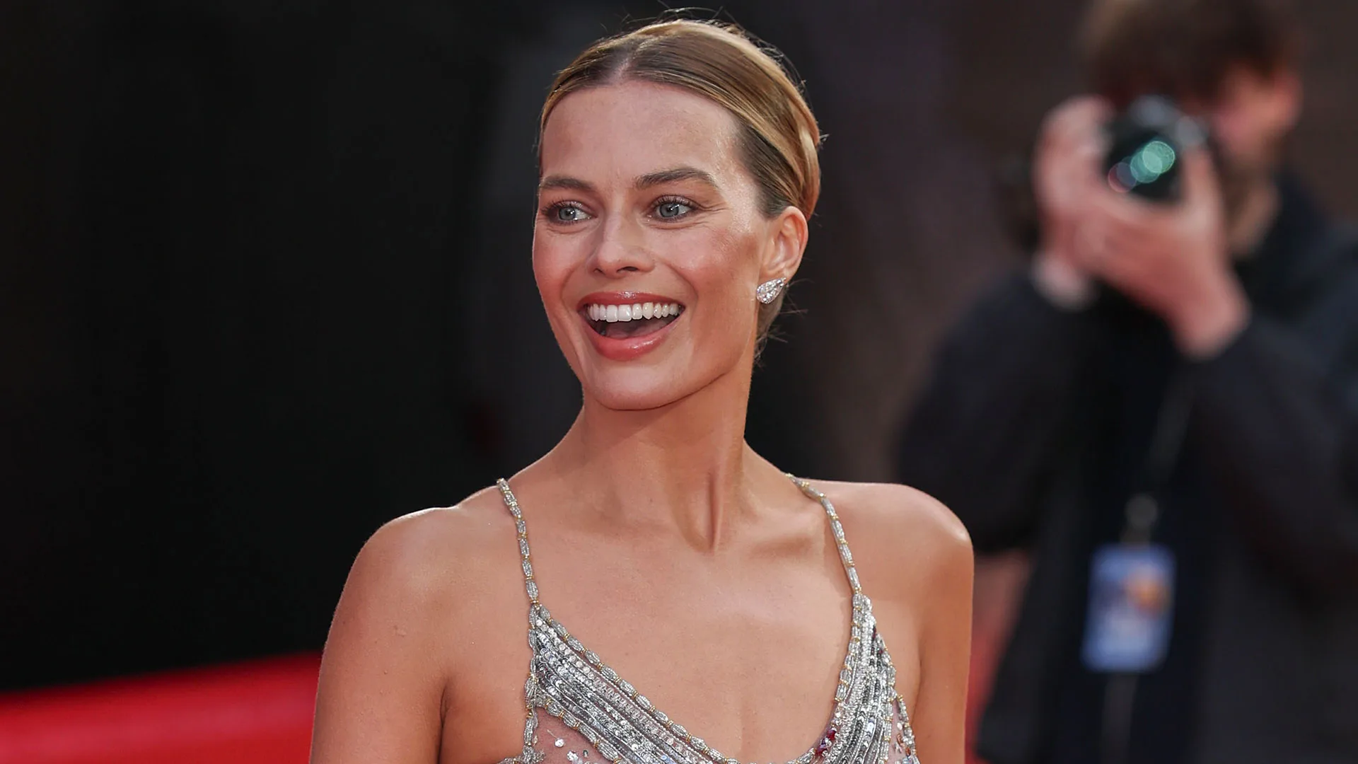 Margot Robbie Stuns In Archival Mugler In New York City