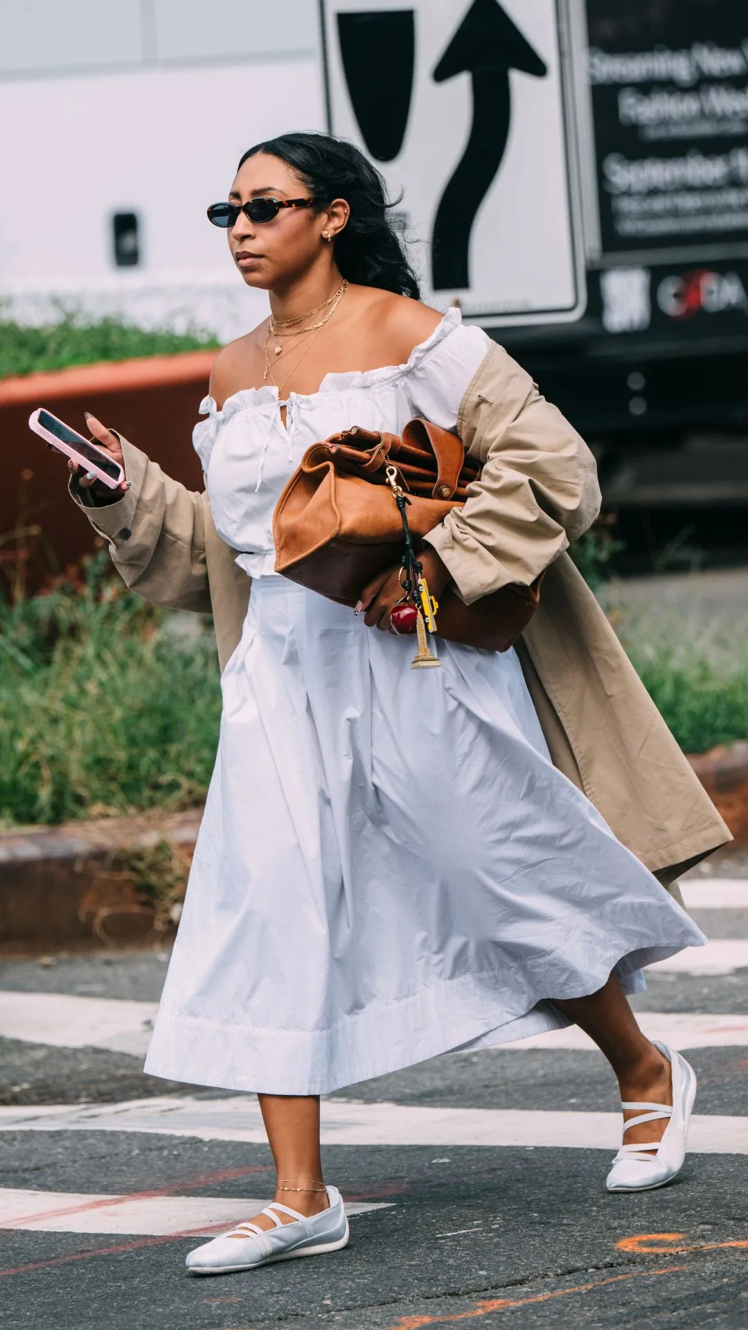 Guest at NYFW wears summer dress with sneakerinas 
