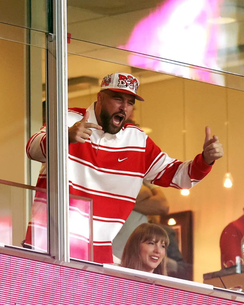 Travis Kelce and Taylor Swift at Nebrasks cornhuskers vs Cincinnati Bearcats