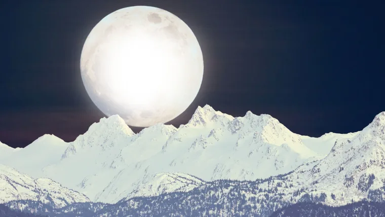 The december full cold moon