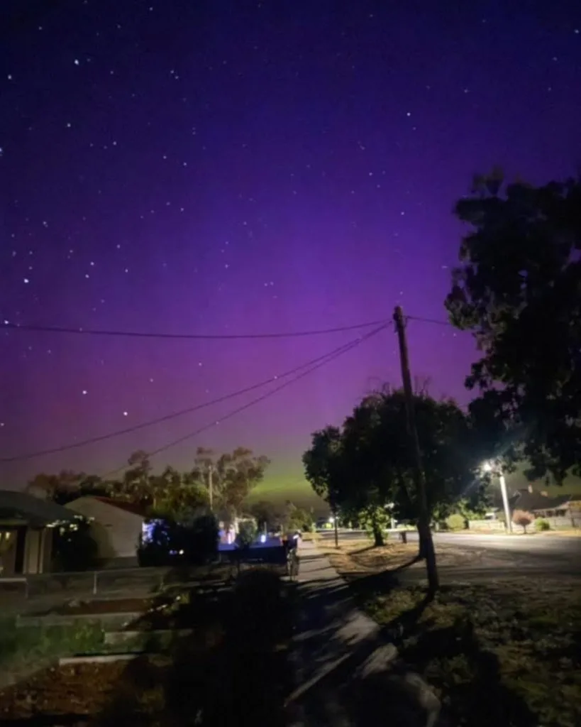 Images of the January aurora australis which was strong enough to be captured on iphone in the suburbs