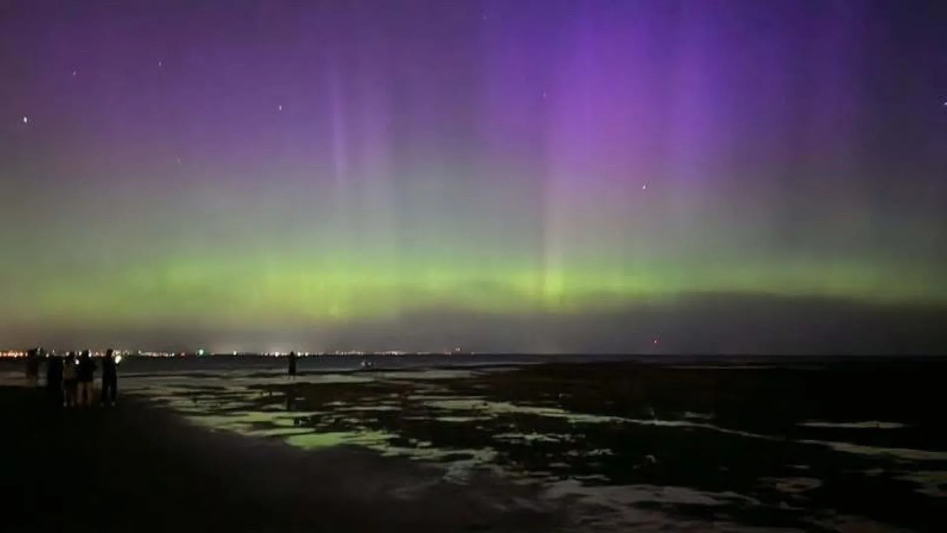 A reader submitted image of the January aurora australis captured on iphone 