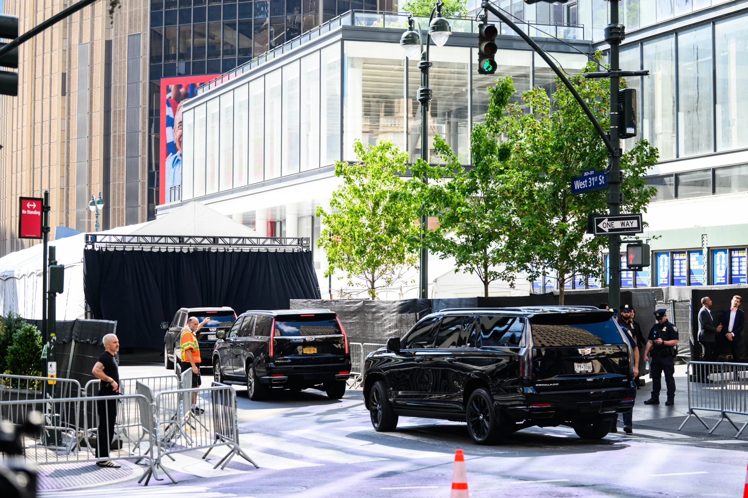 guests arriving at MSG